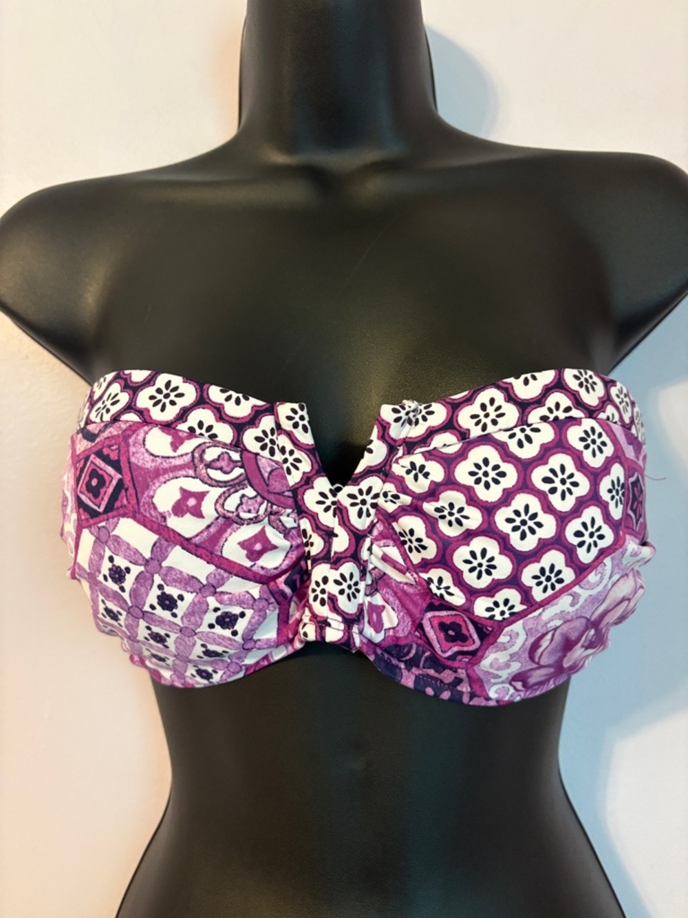 Tommy Bahama Tiles of the Tropics Wild Orchid Pink V-Cut Bandeau Bikini Top Sz S